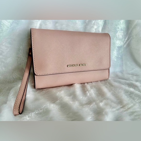 Michael Kors Handbags - Michael Kors Blush Wristlet Clutch